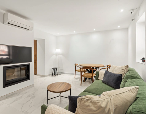 BEAUTIFULLY RENOVATED TOWNHOUSE WITH ROOFTOP TERRACE IN ESTEPONA OLD TOWN