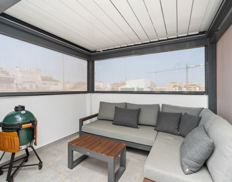 BEAUTIFULLY RENOVATED TOWNHOUSE WITH ROOFTOP TERRACE IN ESTEPONA OLD TOWN