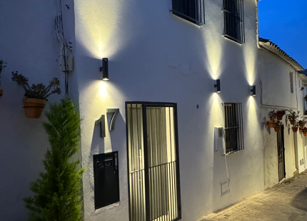 BEAUTIFULLY RENOVATED TOWNHOUSE WITH ROOFTOP TERRACE IN ESTEPONA OLD TOWN