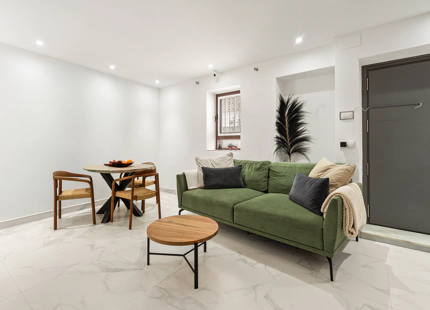BEAUTIFULLY RENOVATED TOWNHOUSE WITH ROOFTOP TERRACE IN ESTEPONA OLD TOWN