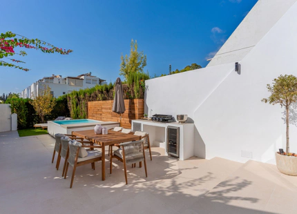NEWLY BUILT TOWNHOUSE WITH PRIVATE POOL IN MARBELLA