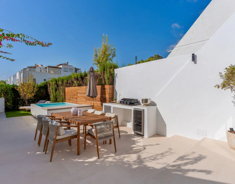 NEWLY BUILT TOWNHOUSE WITH PRIVATE POOL IN MARBELLA