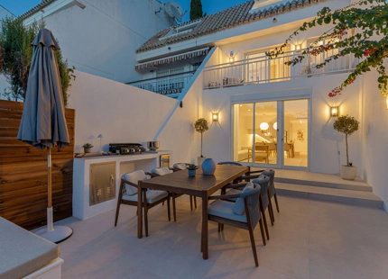 NEWLY BUILT TOWNHOUSE WITH PRIVATE POOL IN MARBELLA