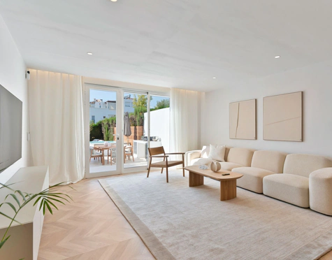 NEWLY BUILT TOWNHOUSE WITH PRIVATE POOL IN MARBELLA