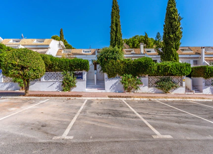 NEWLY BUILT TOWNHOUSE WITH PRIVATE POOL IN MARBELLA