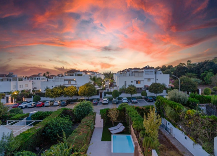 NEWLY BUILT TOWNHOUSE WITH PRIVATE POOL IN MARBELLA