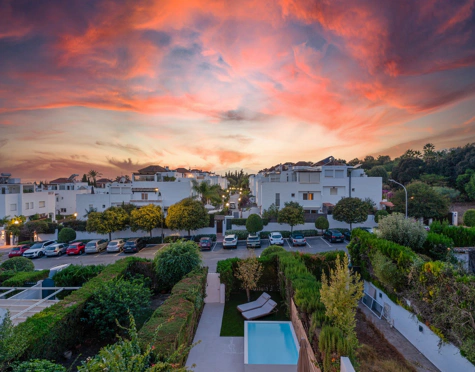 NEWLY BUILT TOWNHOUSE WITH PRIVATE POOL IN MARBELLA