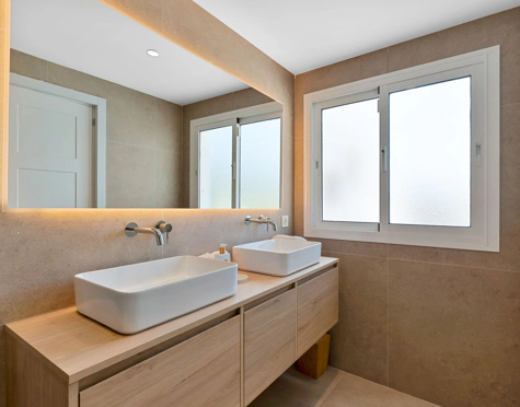 NEWLY BUILT TOWNHOUSE WITH PRIVATE POOL IN MARBELLA