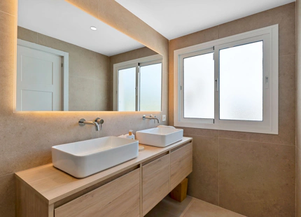 NEWLY BUILT TOWNHOUSE WITH PRIVATE POOL IN MARBELLA
