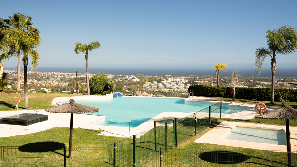 Ground Floor Apartment for sale in Benahavis