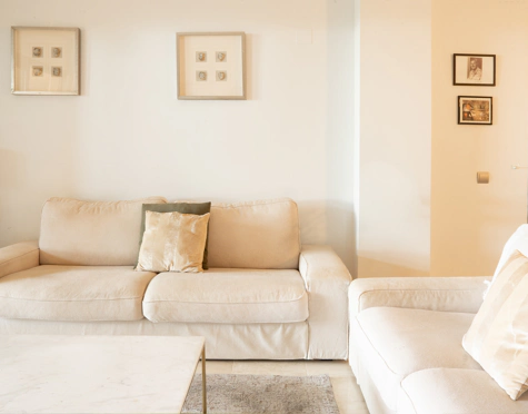 ELEGANT THREE-BEDROOM GROUND-FLOOR APARTMENT IN BENAHAVÍS