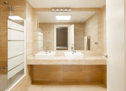 ELEGANT THREE-BEDROOM GROUND-FLOOR APARTMENT IN BENAHAVÍS