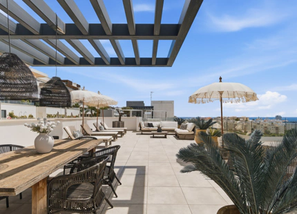 LUXURY THREE-BEDROOM DUPLEX PENTHOUSE WITH SEA VIEWS IN ESTEPONA