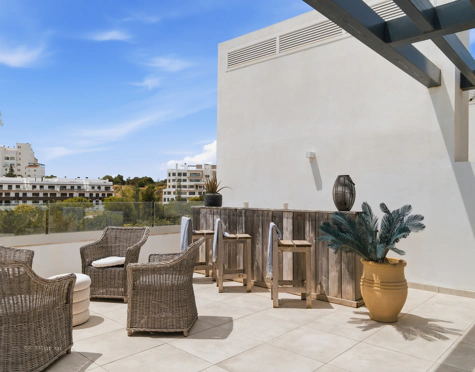 LUXURY THREE-BEDROOM DUPLEX PENTHOUSE WITH SEA VIEWS IN ESTEPONA