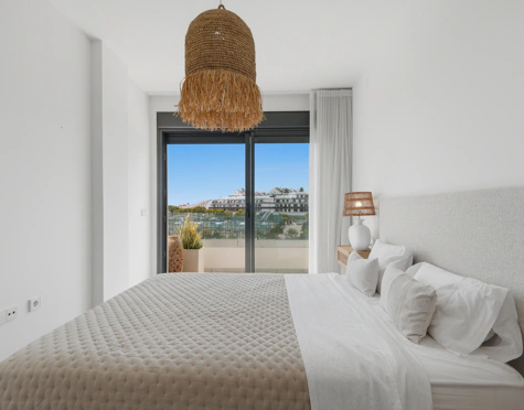 LUXURY THREE-BEDROOM DUPLEX PENTHOUSE WITH SEA VIEWS IN ESTEPONA