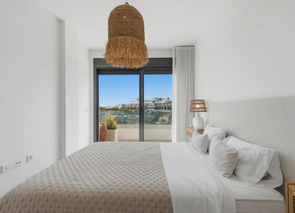 LUXURY THREE-BEDROOM DUPLEX PENTHOUSE WITH SEA VIEWS IN ESTEPONA