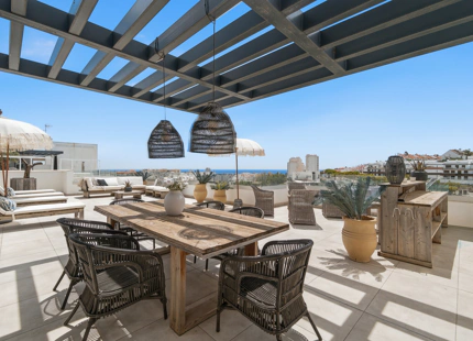 LUXURY THREE-BEDROOM DUPLEX PENTHOUSE WITH SEA VIEWS IN ESTEPONA