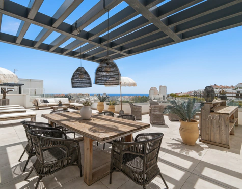 LUXURY THREE-BEDROOM DUPLEX PENTHOUSE WITH SEA VIEWS IN ESTEPONA