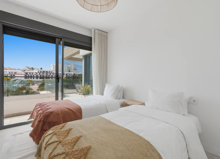 LUXURY THREE-BEDROOM DUPLEX PENTHOUSE WITH SEA VIEWS IN ESTEPONA