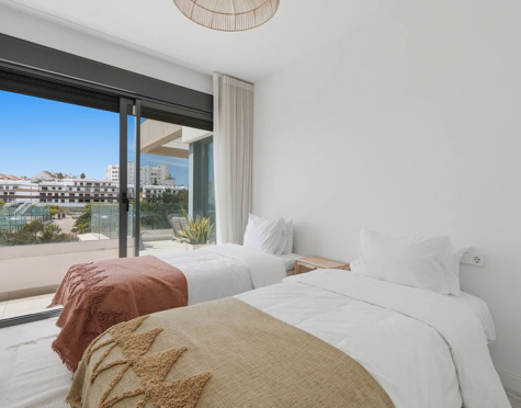 LUXURY THREE-BEDROOM DUPLEX PENTHOUSE WITH SEA VIEWS IN ESTEPONA