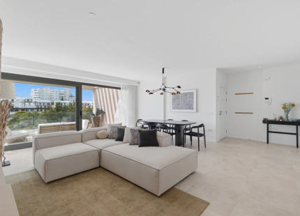 LUXURY THREE-BEDROOM DUPLEX PENTHOUSE WITH SEA VIEWS IN ESTEPONA