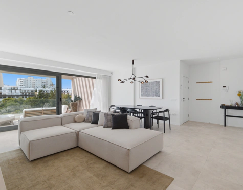 LUXURY THREE-BEDROOM DUPLEX PENTHOUSE WITH SEA VIEWS IN ESTEPONA