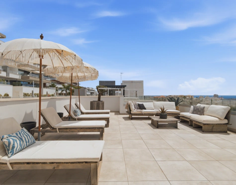 LUXURY THREE-BEDROOM DUPLEX PENTHOUSE WITH SEA VIEWS IN ESTEPONA