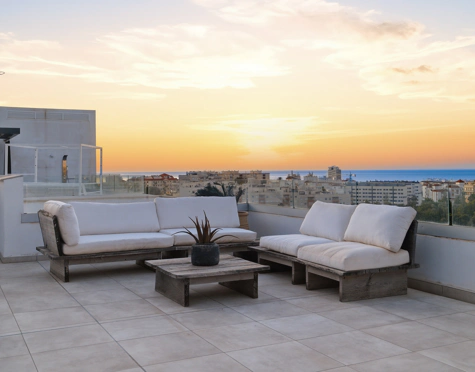 LUXURY THREE-BEDROOM DUPLEX PENTHOUSE WITH SEA VIEWS IN ESTEPONA