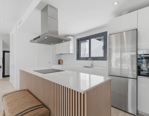 LUXURY THREE-BEDROOM DUPLEX PENTHOUSE WITH SEA VIEWS IN ESTEPONA