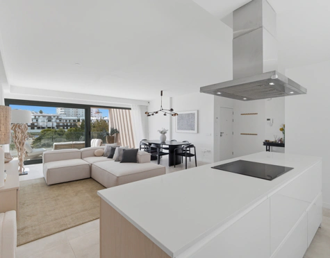 LUXURY THREE-BEDROOM DUPLEX PENTHOUSE WITH SEA VIEWS IN ESTEPONA