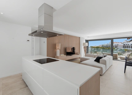 LUXURY THREE-BEDROOM DUPLEX PENTHOUSE WITH SEA VIEWS IN ESTEPONA