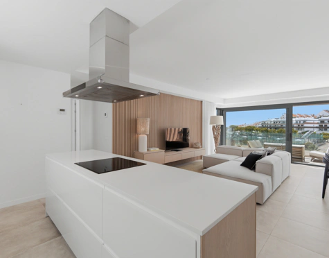 LUXURY THREE-BEDROOM DUPLEX PENTHOUSE WITH SEA VIEWS IN ESTEPONA