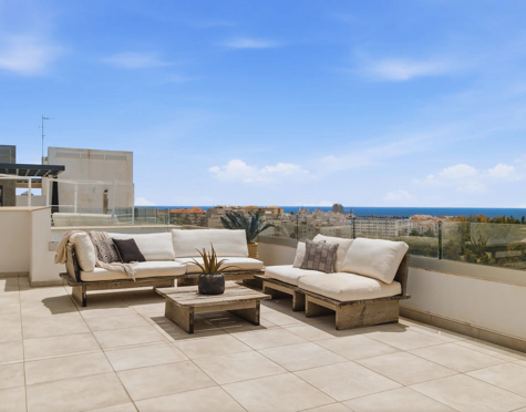 LUXURY THREE-BEDROOM DUPLEX PENTHOUSE WITH SEA VIEWS IN ESTEPONA