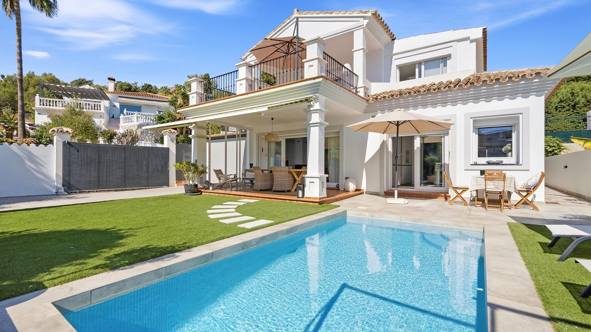 Villa for sale in Cerros del Aguila, Mijas Costa
