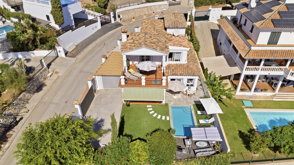 Villa for sale in Cerros del Aguila, Mijas Costa