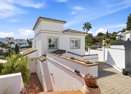 SOUTH-FACING FAMILY VILLA WITH PRIVATE POOL IN MIJAS COSTA