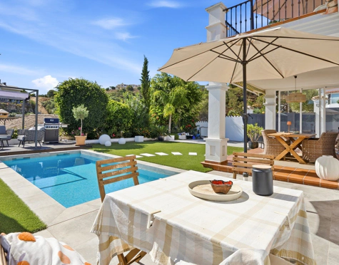 SOUTH-FACING FAMILY VILLA WITH PRIVATE POOL IN MIJAS COSTA