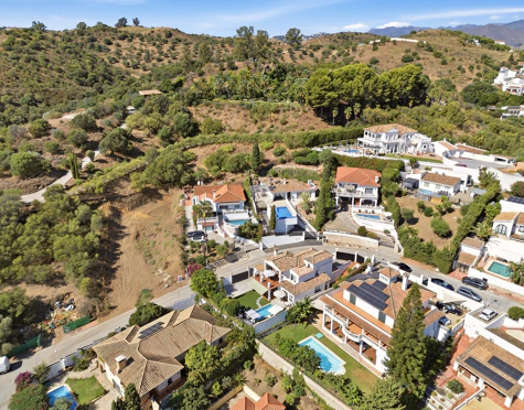 SOUTH-FACING FAMILY VILLA WITH PRIVATE POOL IN MIJAS COSTA