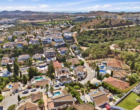 SOUTH-FACING FAMILY VILLA WITH PRIVATE POOL IN MIJAS COSTA