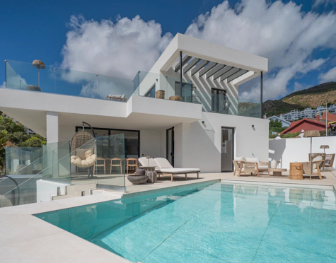 BRAND-NEW LUXURY VILLA WITH PRIVATE GYM AND SAUNA IN BENALMÁDENA