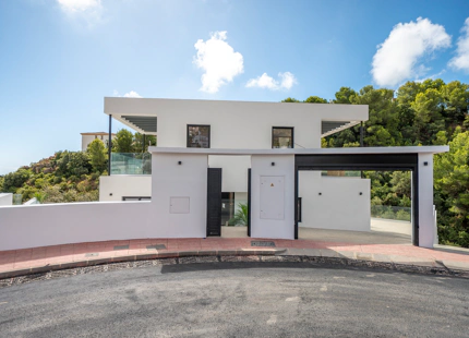 BRAND-NEW LUXURY VILLA WITH PRIVATE GYM AND SAUNA IN BENALMÁDENA