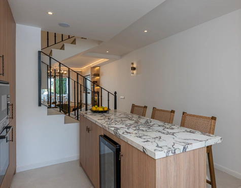 ELEGANT FOUR-BEDROOM TOWNHOUSE IN NUEVA ANDALUCÍA