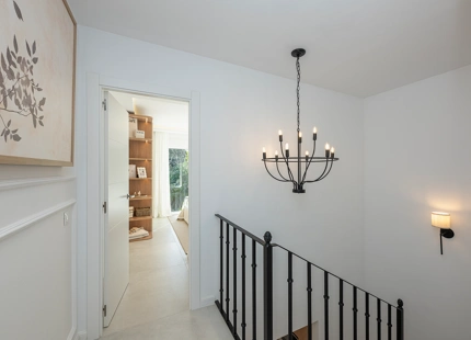 ELEGANT FOUR-BEDROOM TOWNHOUSE IN NUEVA ANDALUCÍA