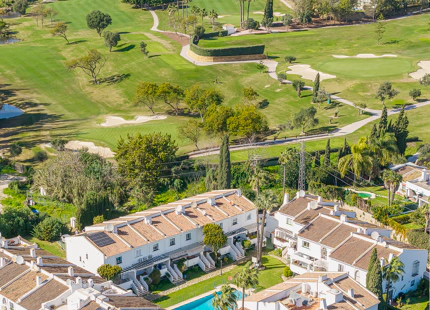 ELEGANT FOUR-BEDROOM TOWNHOUSE IN NUEVA ANDALUCÍA