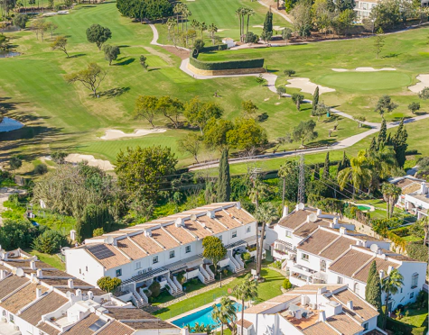 ELEGANT FOUR-BEDROOM TOWNHOUSE IN NUEVA ANDALUCÍA