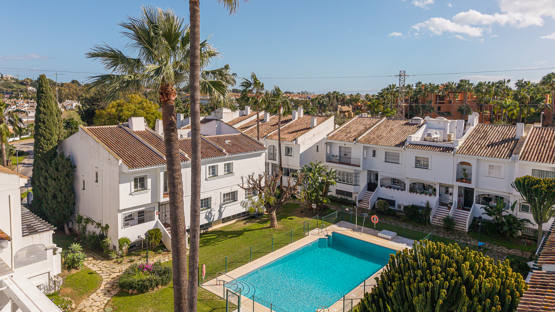 Town House for sale in Aloha, Nueva Andalucia