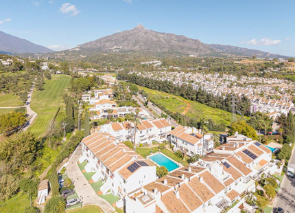 ELEGANT FOUR-BEDROOM TOWNHOUSE IN NUEVA ANDALUCÍA