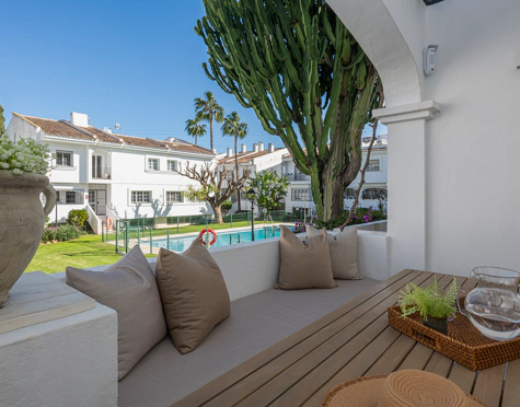ELEGANT FOUR-BEDROOM TOWNHOUSE IN NUEVA ANDALUCÍA