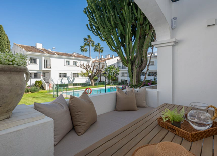ELEGANT FOUR-BEDROOM TOWNHOUSE IN NUEVA ANDALUCÍA