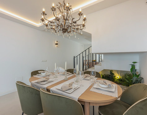 ELEGANT FOUR-BEDROOM TOWNHOUSE IN NUEVA ANDALUCÍA